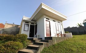 Lembur Incu Syariah Villa&Resto